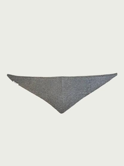 Triangle wool scarf in grey - La Rue Copenhagen